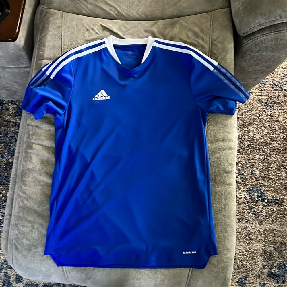 Adidas men’s medium *never worn* aeroready.